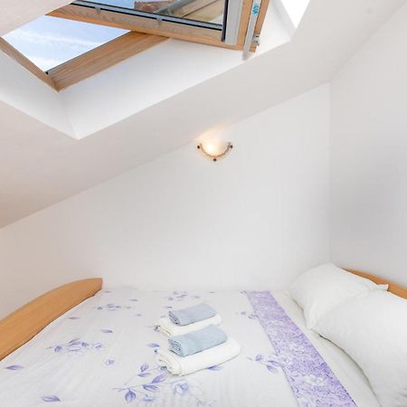 2 Bedroom Beautiful Apartment In Rasopasno Экстерьер фото