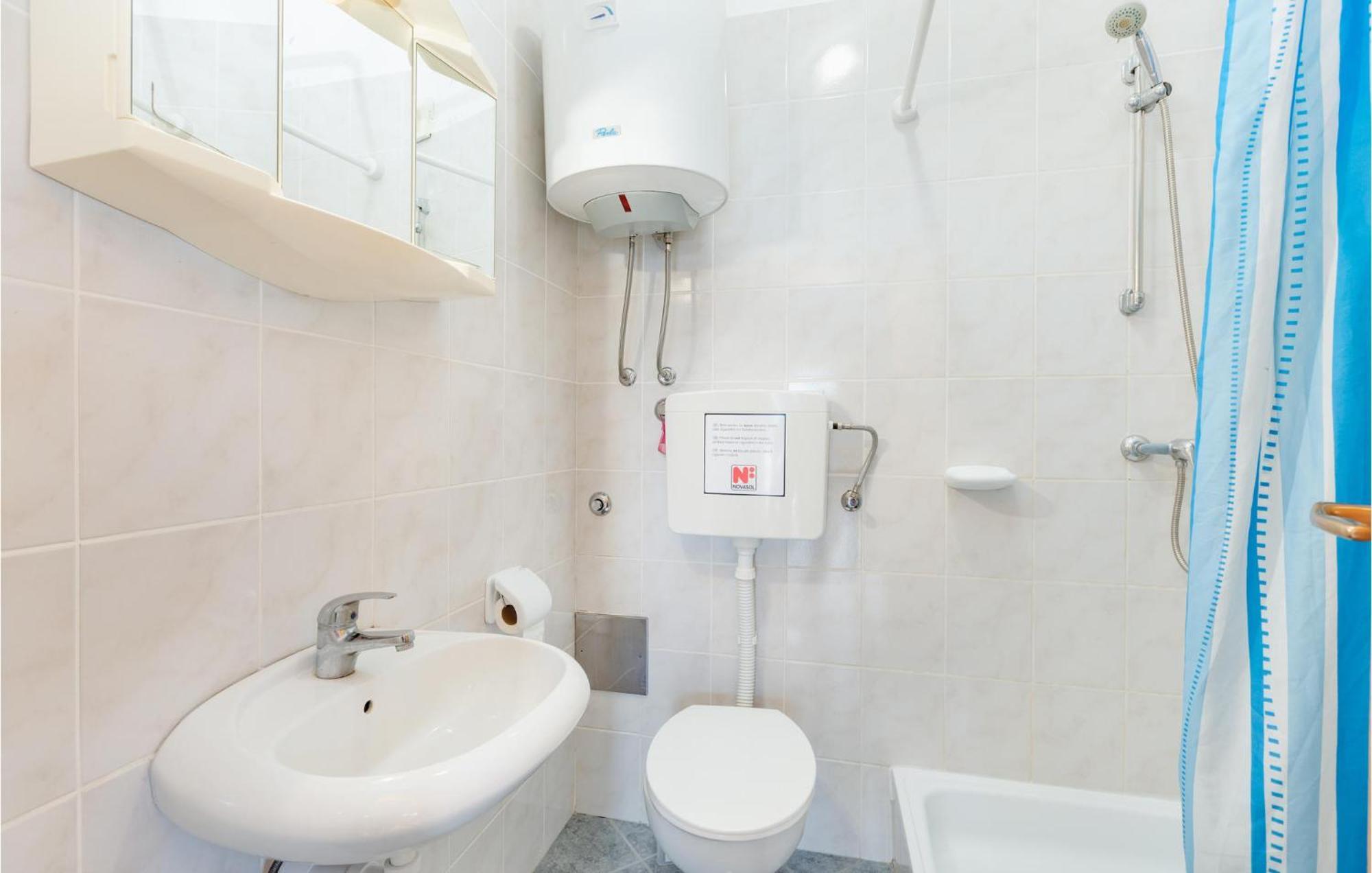 2 Bedroom Beautiful Apartment In Rasopasno Экстерьер фото