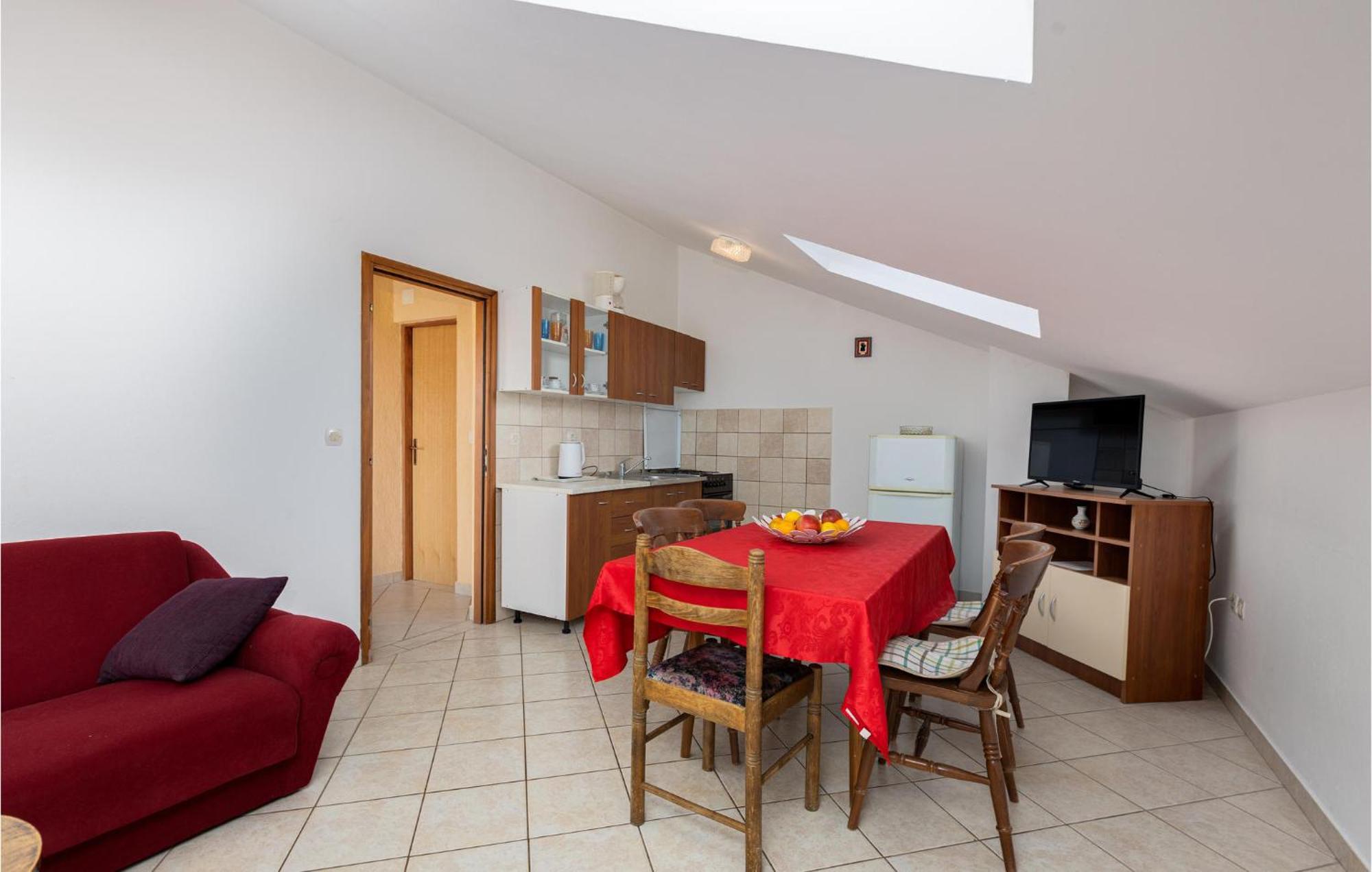 2 Bedroom Beautiful Apartment In Rasopasno Экстерьер фото