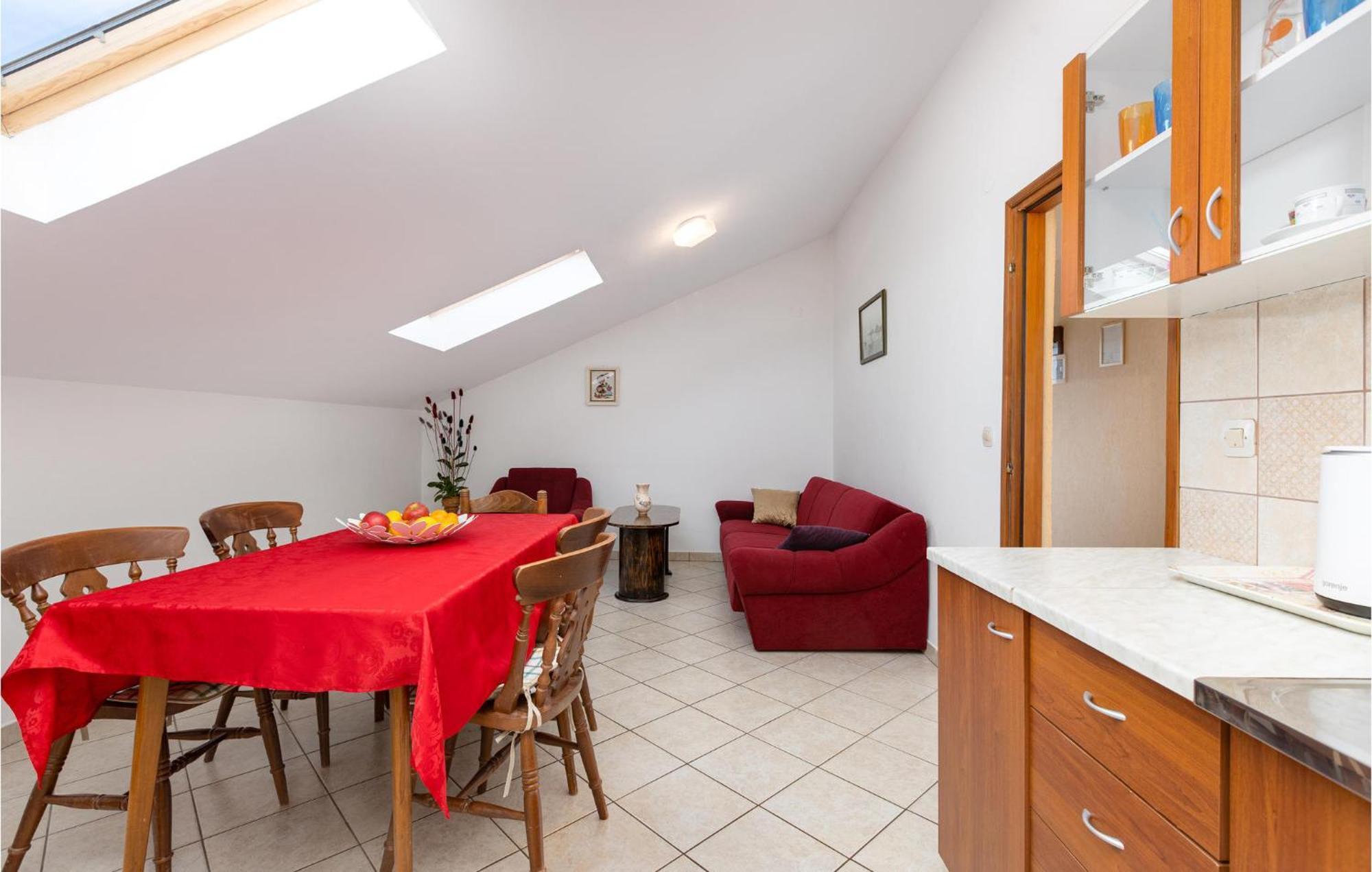 2 Bedroom Beautiful Apartment In Rasopasno Экстерьер фото