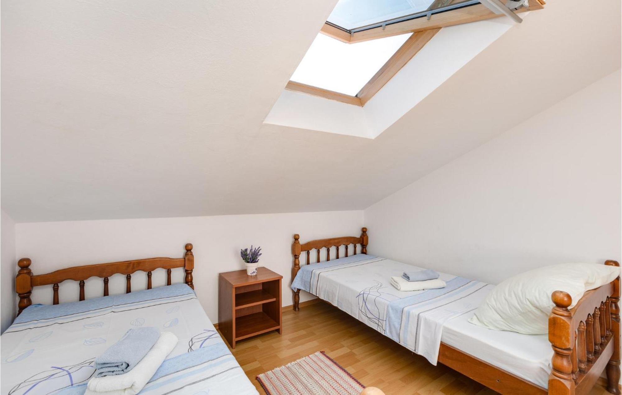 2 Bedroom Beautiful Apartment In Rasopasno Экстерьер фото