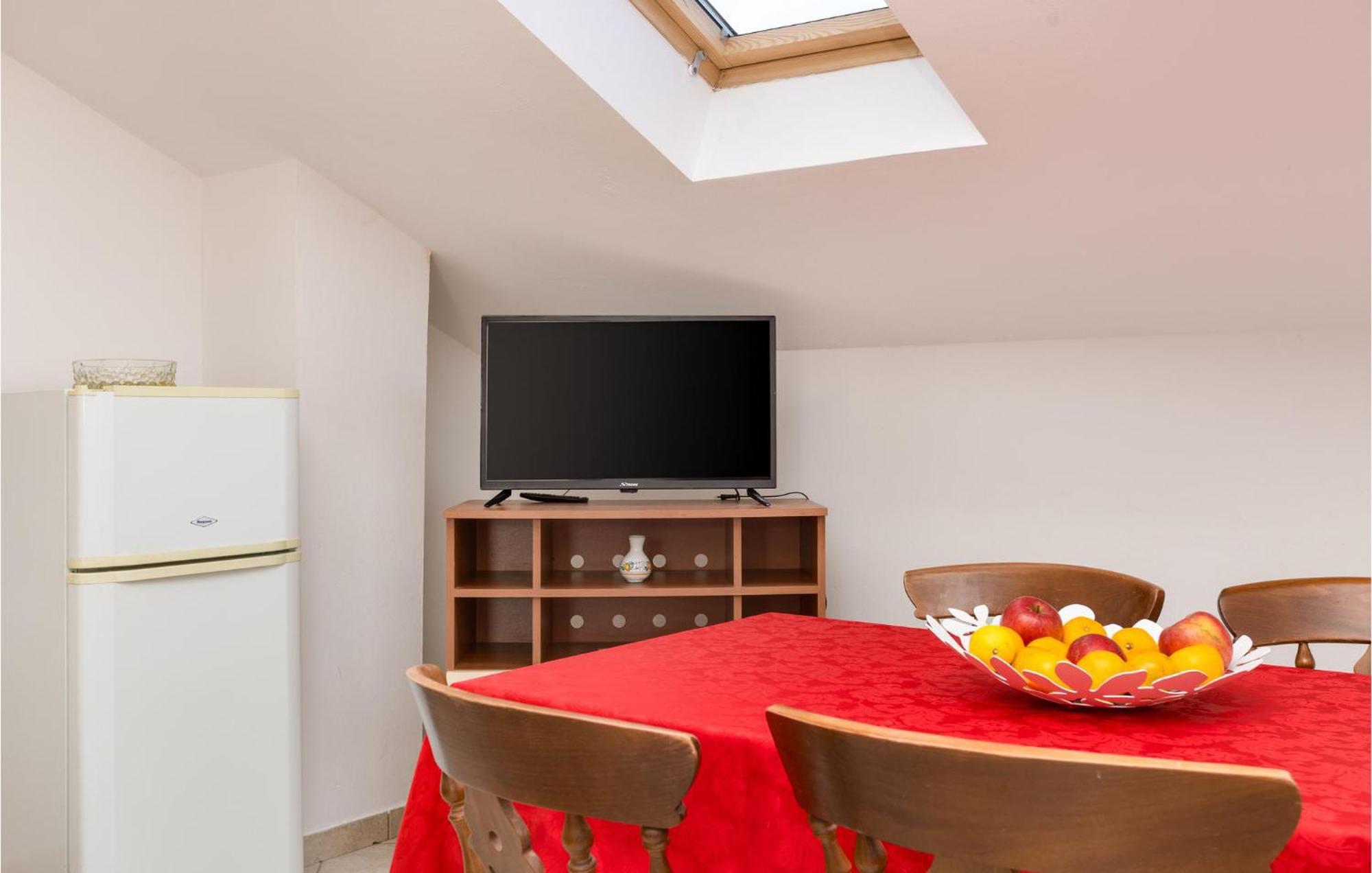 2 Bedroom Beautiful Apartment In Rasopasno Экстерьер фото