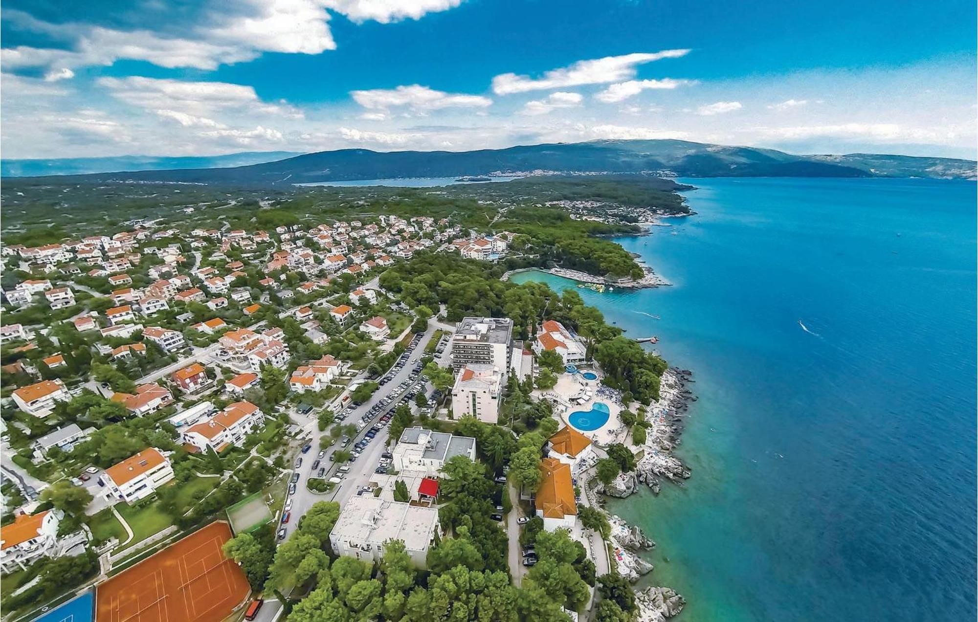 2 Bedroom Beautiful Apartment In Rasopasno Экстерьер фото
